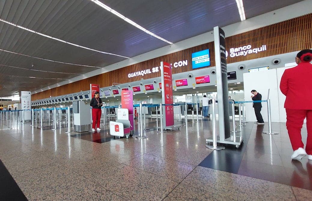 Gobierno intenta apropiarse de fondos del aeropuerto popular