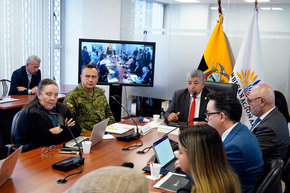 Militar defiende jerarquía ante cuestionamientos sociales