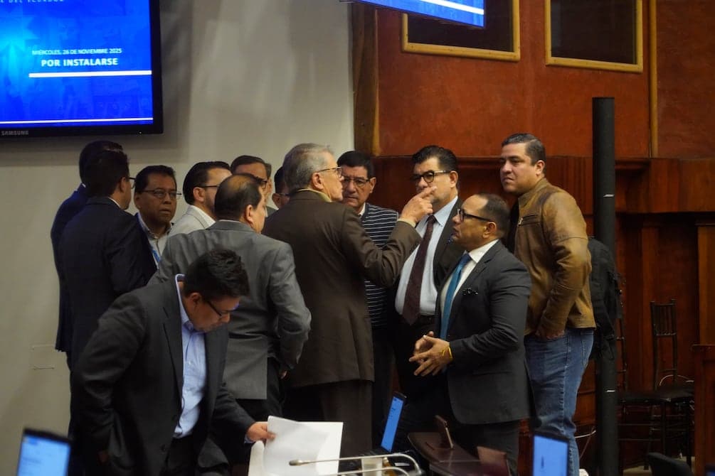 Persecución a legisladores de RC por defender la salud pública