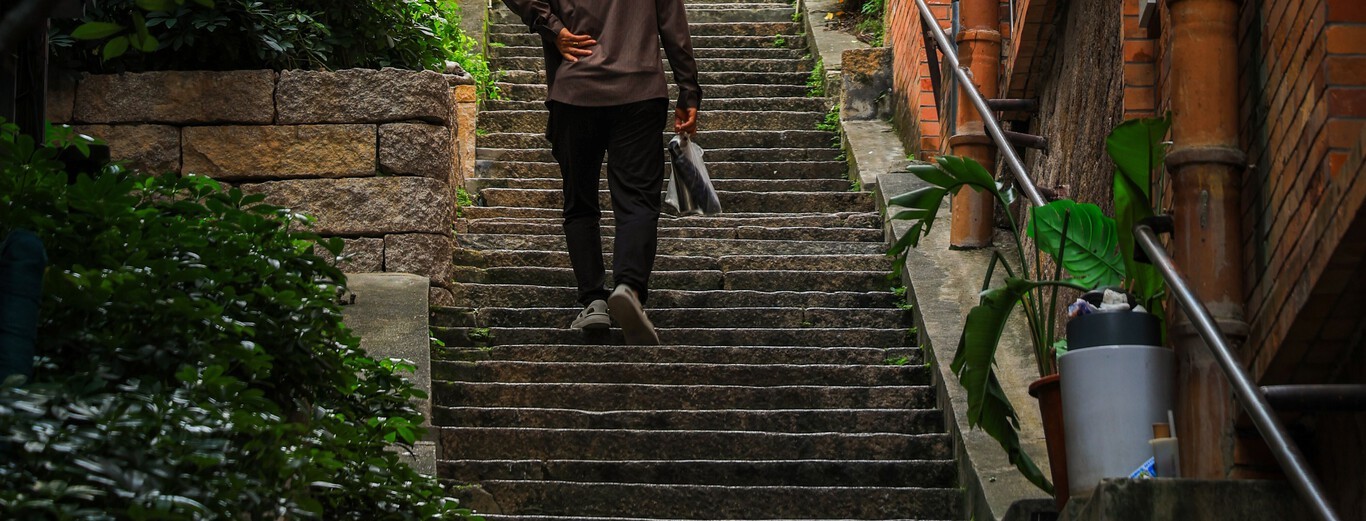Subir escaleras: el ejercicio gratuito que transforma tu salud y que los gimnasios no quieren que sepas