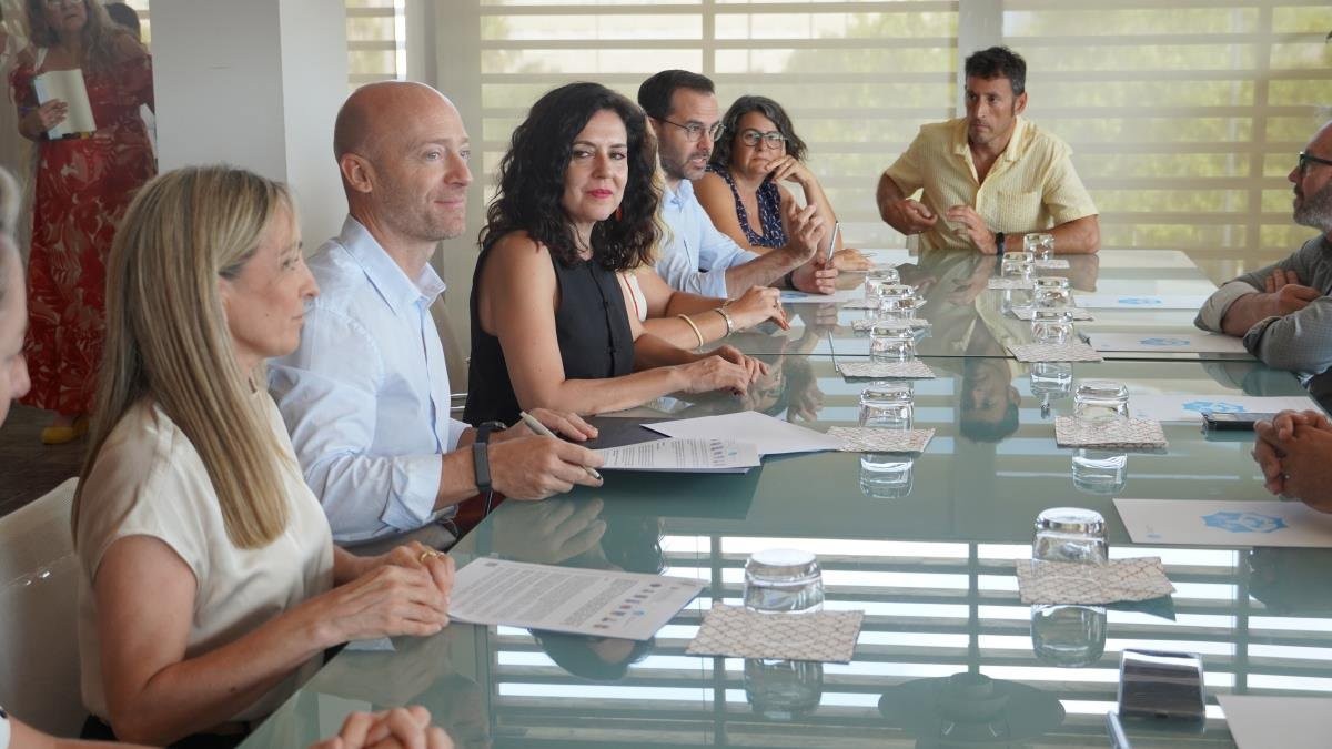 Menorca da un paso hacia la igualdad: un único servicio de atención a domicilio para todas las personas dependientes