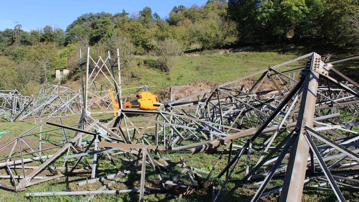 La línea eléctrica fantasma: 50 millones de euros y 90 torres que jamás funcionaron