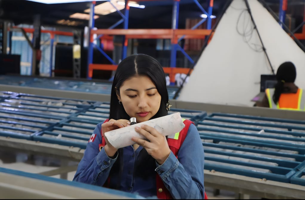 Mujeres en la minería ecuatoriana: 19 % de participación, casi el doble del promedio regional
