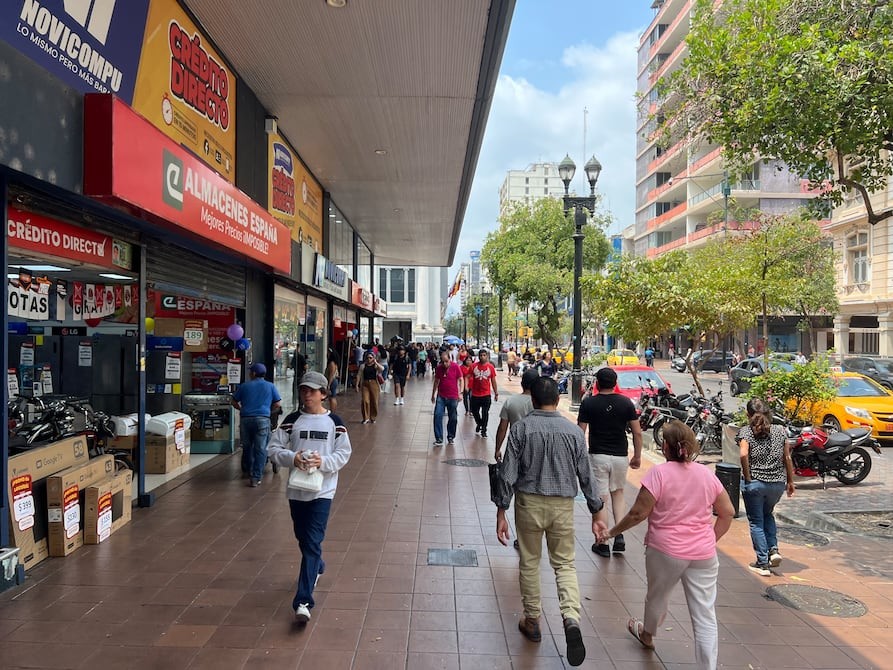 Navidad y deuda: por qué los ecuatorianos piden más créditos antes de fin de año